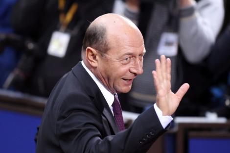 Basescu: Demisionez "in timp util" daca parlamentarii sunt de acord cu modificarea Constitutiei