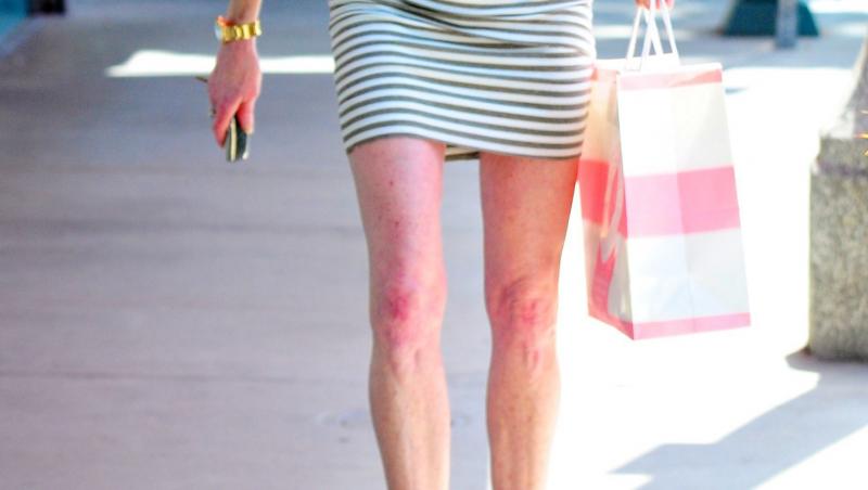 FOTO! Melanie Griffith are picioarele distruse de celulita!