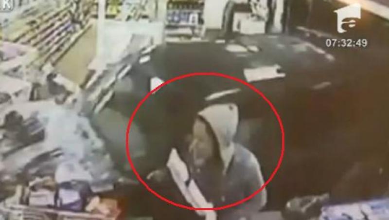 VIDEO! SUA: O tanara a scapat ca prin minune, dupa ce o masina a intrat prin zidul unui supermarket