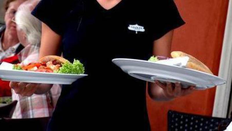 VIDEO! O chelnerita a fost batuta pentru ca a gresit comanda