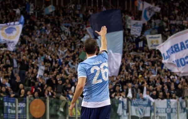 FOTO! Stefan Radu risca sa fie amendat dupa "salutul nazist" catre galeria lui Lazio