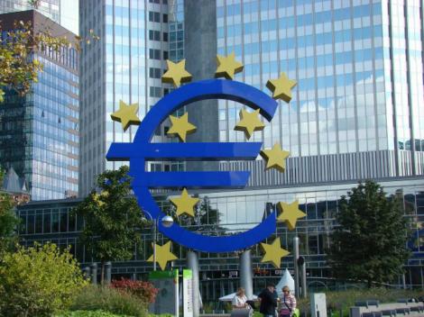 Olli Rehn: "Zona euro trebuie consolidata entru a evita alte crize economice"