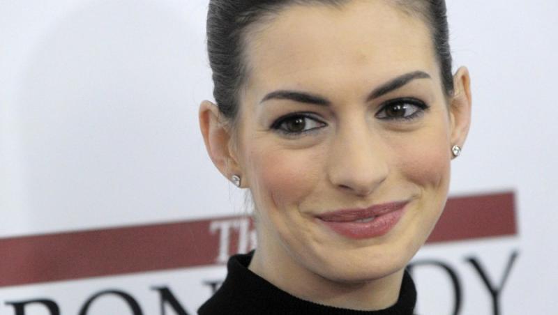 Actrita Anne Hathaway a renuntat la parul lung