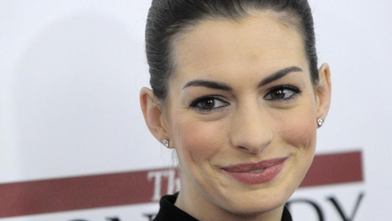 Actrita Anne Hathaway a renuntat la parul lung