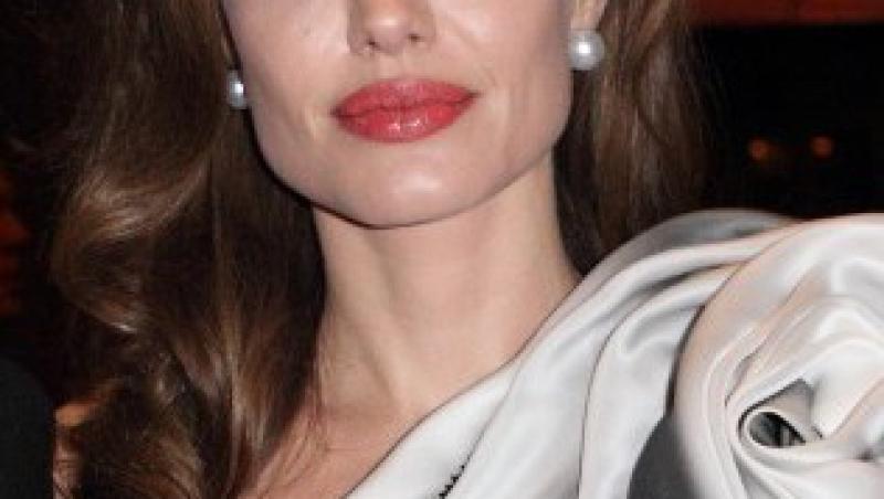 Angelina Jolie vrea nunta cu traditii etnice