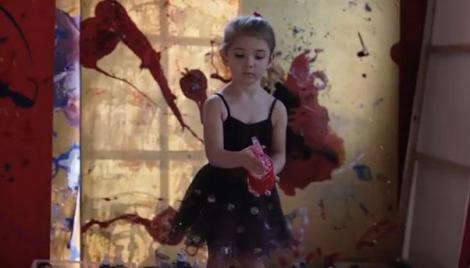 VIDEO! La doar 5 ani este cea mai tanara pictorita profesionista din lume