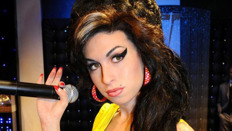 Autoportretul lui Amy Winehouse pictat cu sangele ei, scos la licitatie