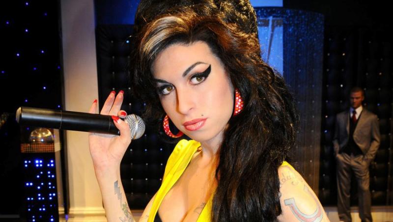Autoportretul lui Amy Winehouse pictat cu sangele ei, scos la licitatie