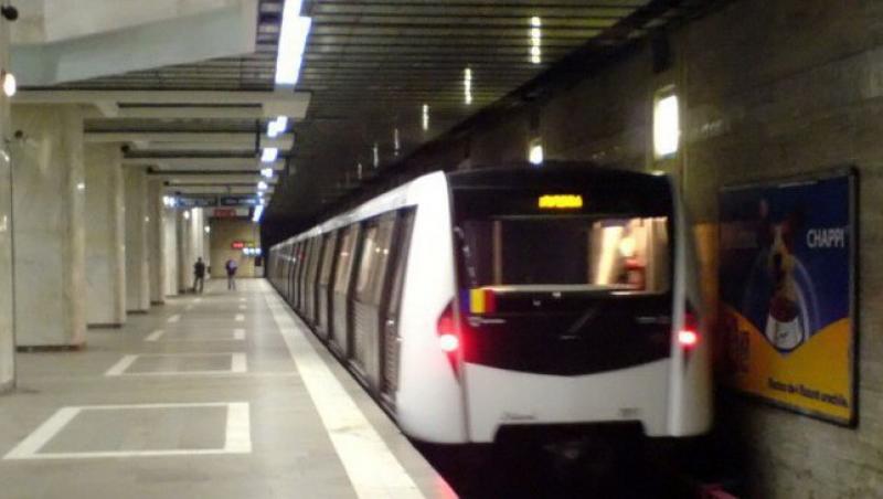 Un vagon de metrou a luat foc: Garnitura a inceput sa scoata fum la statia Unirii