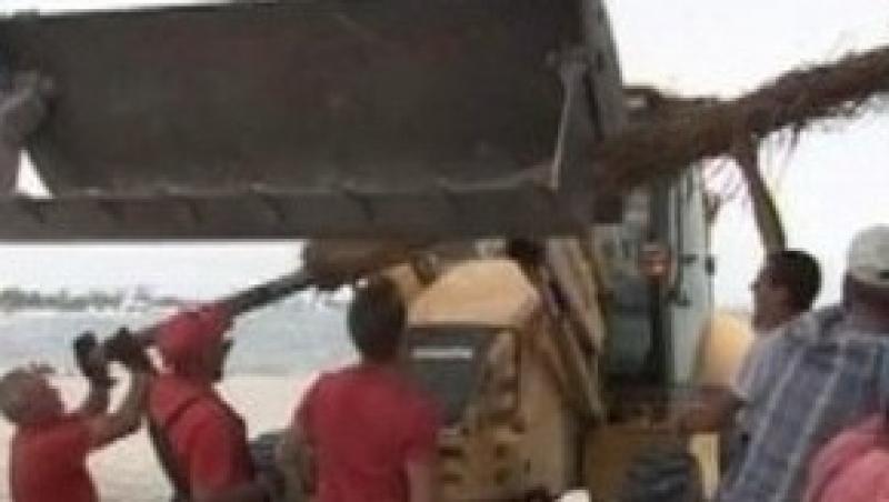 VIDEO! Demolari pe plaja din Mamaia: 13 structuri ridicate ilegal pe litoral