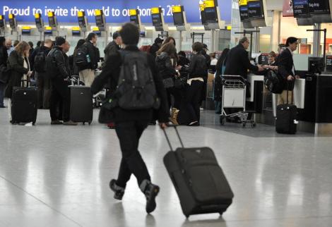 Un roman, arestat pe aeroportul Heathrow: 2,5 kilograme de cocaina!
