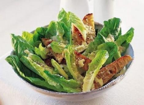 Rețeta: Cum se prepara salata Caesar