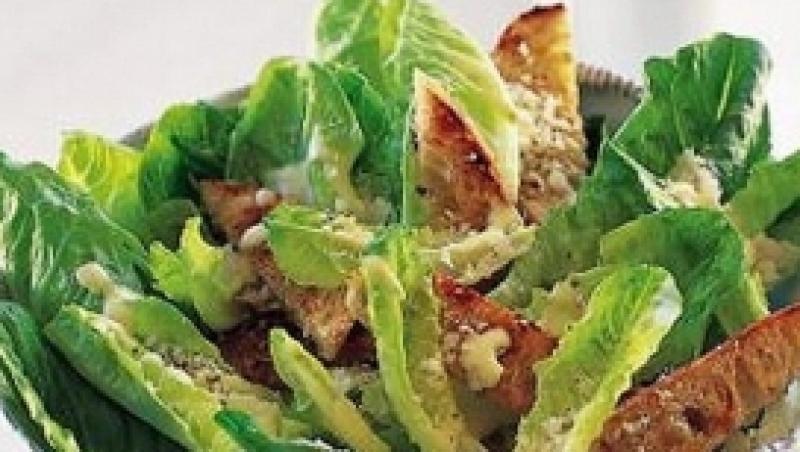 Rețeta: Cum se prepara salata Caesar