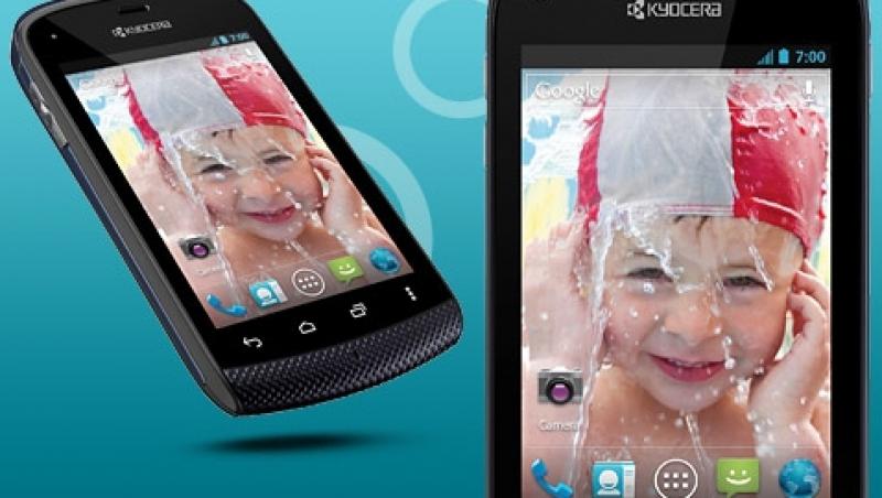 Kyocera va lansa un smartphone care rezista 30 de minute sub apa