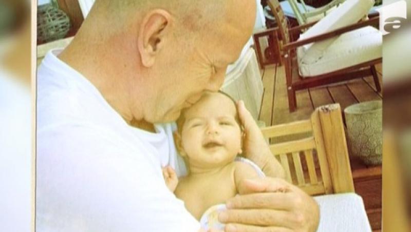 VIDEO! Bruce Willis, tandru: Uite cum isi tine in brate bebelusul!