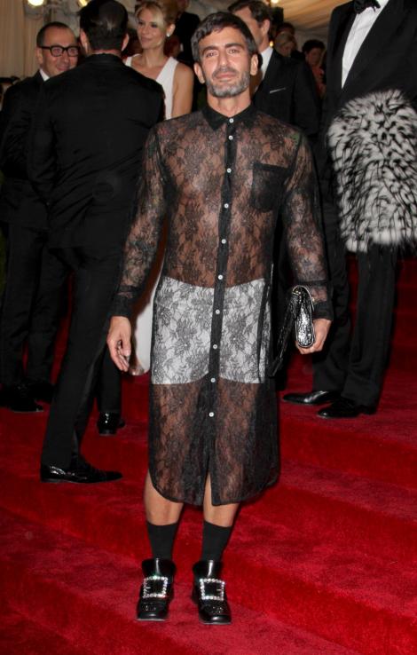 FOTO! Trebuie sa vezi: Marc Jacobs, in boxeri albi la Met Gala!