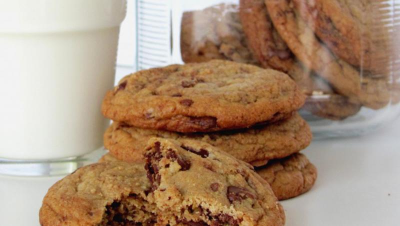 Reteta zilei: Chocolate chip cookies (fursecuri cu ciocolata)