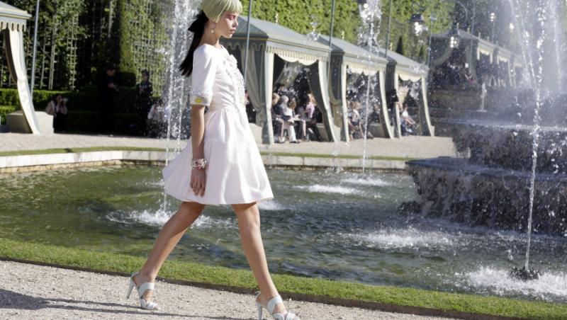 VIDEO! Cea mai recenta colectie Chanel, prezentata pe aleile Palatului Versailles