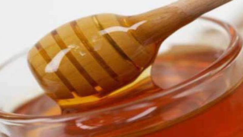 VIDEO! Mierea de albine si bulionul, cele mai contrafacute alimente de pe piata