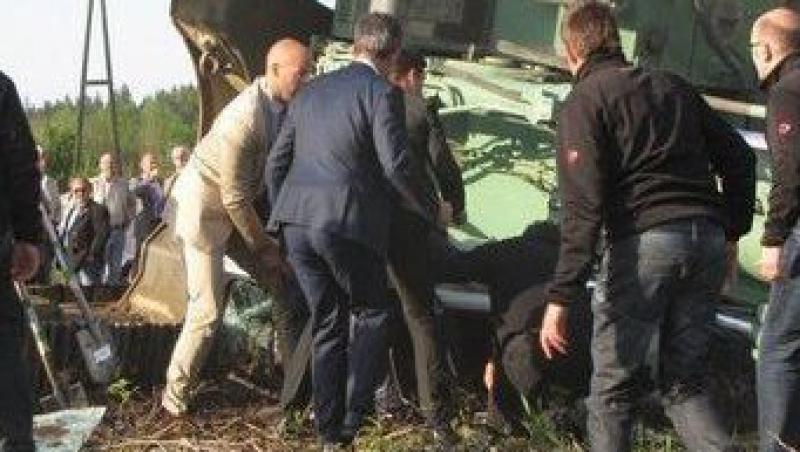 VIDEO! Ministrul de interne al landului Bavaria a cazut cu buldozerul in rapa