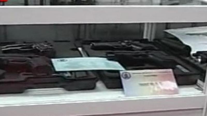 VIDEO! Expozitie de arme la Romaero, in Bucuresti