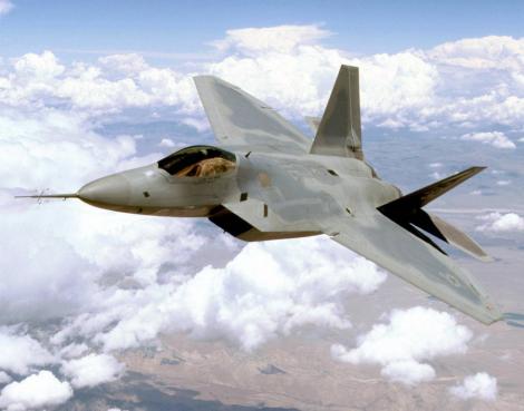 Probleme tehnice: Pentagonul limiteaza zborurile avioanelor de vanatoare invizibile F22