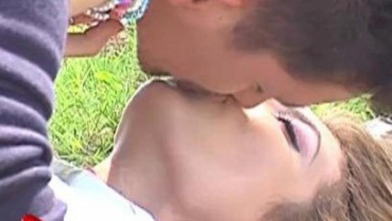 VIDEO! Adelina si Burlacul s-au sarutat pasional la picnic