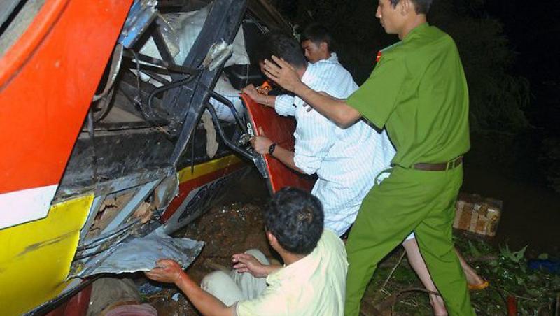 Accident de autobuz in Vietnam: 34 de morti si zeci de raniti