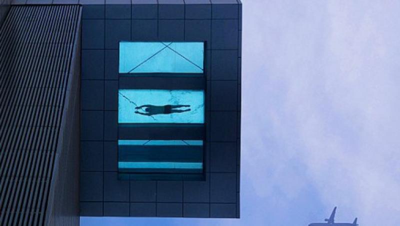 FOTO! Piscina suspendata cu podea din sticla, noua atractie din Shanghai