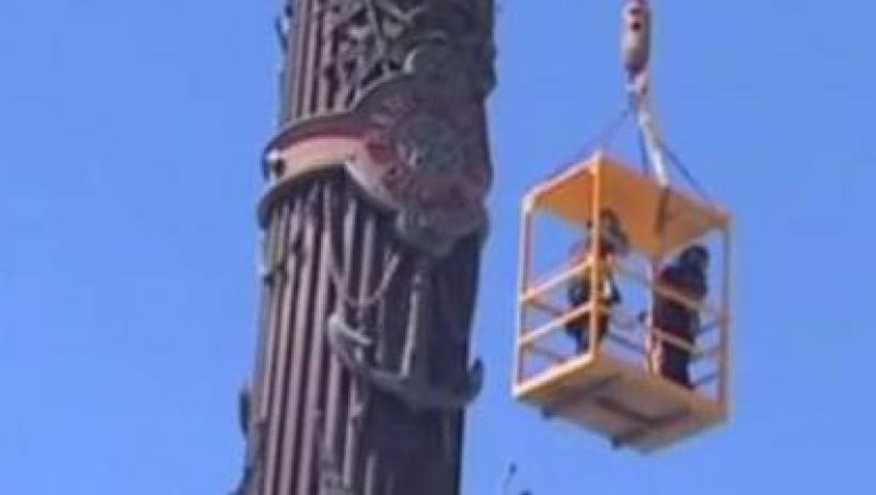 VIDEO! Salvare spectaculosa in Spania! Sase turisti au ramas blocati in celebra statuie a lui Cristofor Columb
