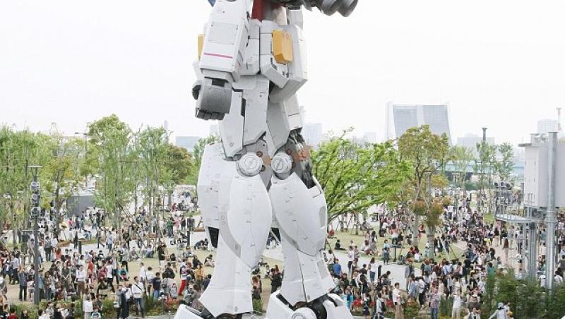 Un robot de 35 de tone vegheaza cea mai noua atractie turistica din Tokyo