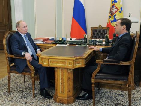 Vladimir Putin a anuntat un guvern care ii asigura controlul asupra economiei si securitatii nationale