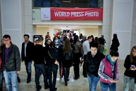 Expozitia World Press Photo a primit peste 15.000 de vizitatori la Noaptea Muzeelor