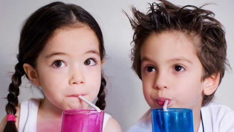 Sucurile de fructe pot fi la fel de acide ca otetul si distrug dintii copiilor