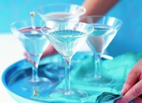 Bautura: Martini cu soc si lamaie