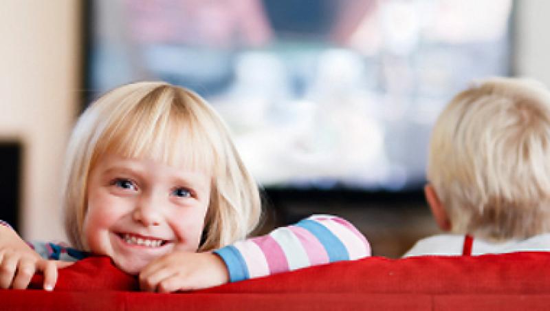 Timpul petrecut de copii in fata televizorului trebuie limitat la fel ca si consumul de sare