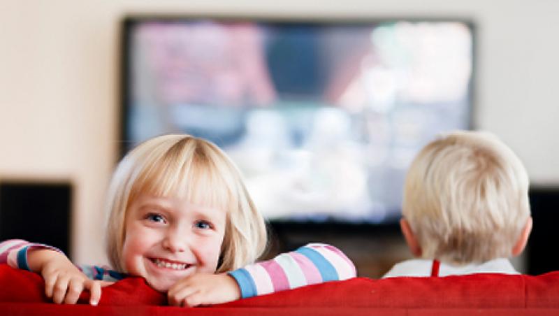 Timpul petrecut de copii in fata televizorului trebuie limitat la fel ca si consumul de sare
