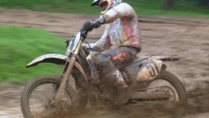 Etapa de motocross de la Ciolpani, inecata de ploaie