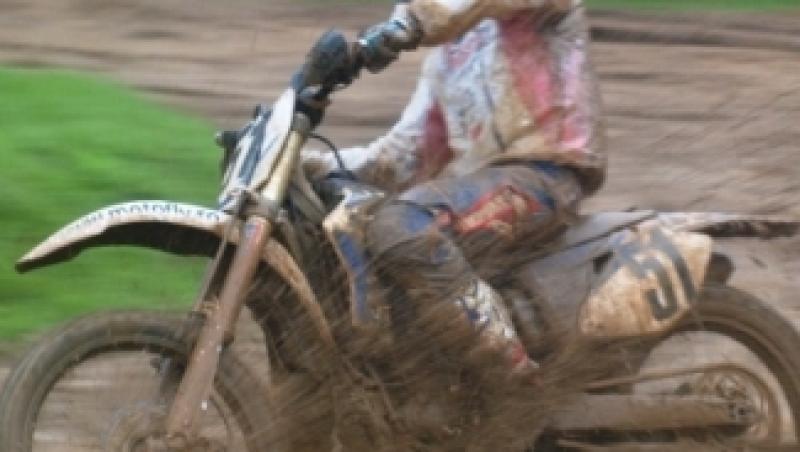 Etapa de motocross de la Ciolpani, inecata de ploaie