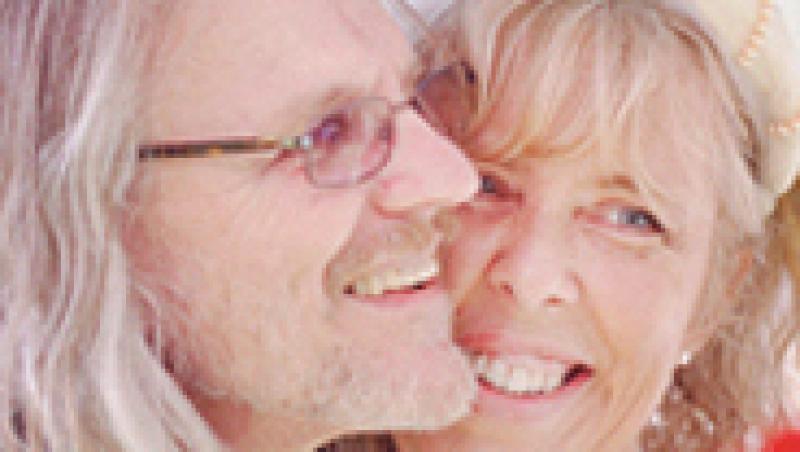 Un cuplu din SUA s-a casatorit in fata mormantului parintilor