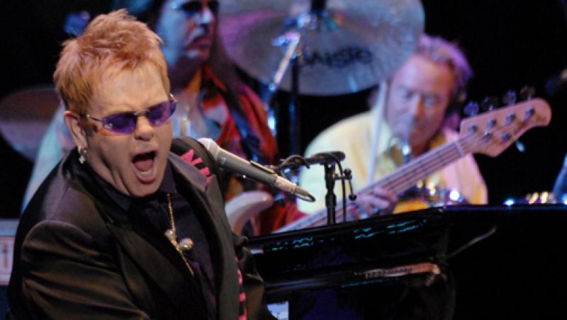 VIDEO! Elton John, internat de urgenta din cauza unei infectii respiratorii