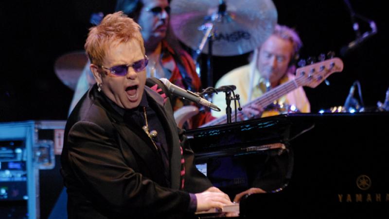 VIDEO! Elton John, internat de urgenta din cauza unei infectii respiratorii