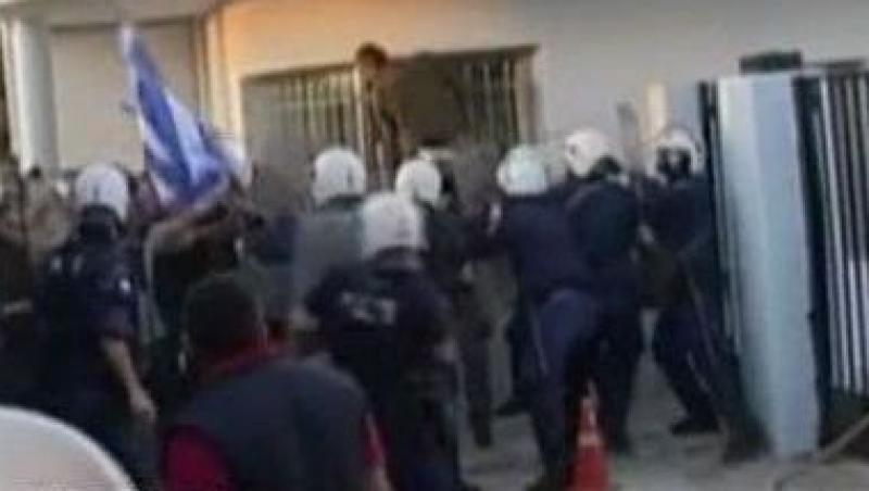 VIDEO! Incidente violente, cu caracter xenofob, provocate de neonazistii greci