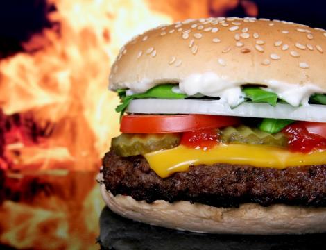 Hamburgerii care se consuma astazi sunt de trei ori mai mari decat in 1950