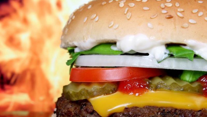 Hamburgerii care se consuma astazi sunt de trei ori mai mari decat in 1950