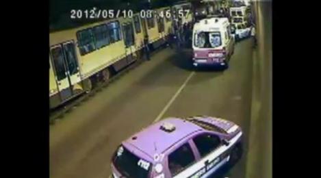 VIDEO! Vezi primele imagini de la accidentul de tramvai din Pasajul Lujerului!