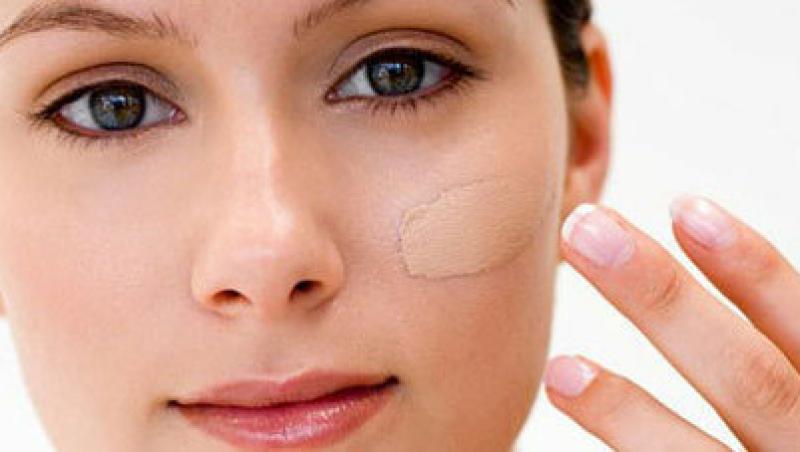 Sfaturi utile de machiaj pentru tenul acneic
