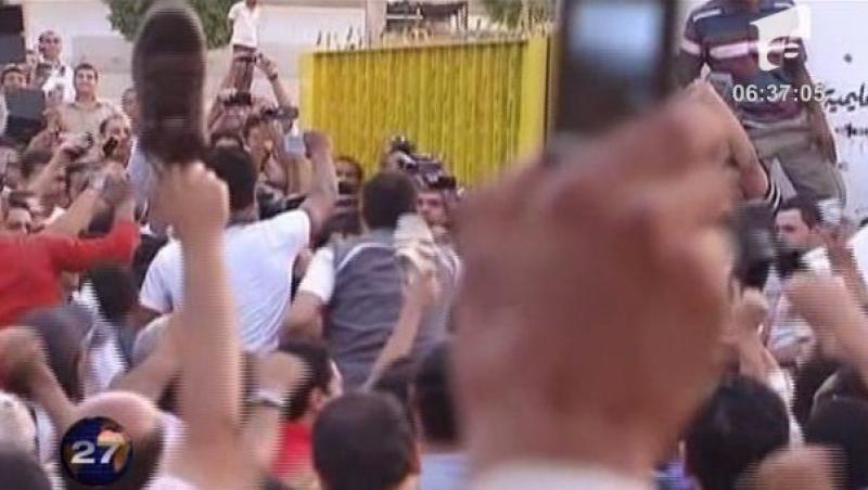 VIDEO! Un candidat la alegerile prezidentiale din Egipt, atacat cu pantofi