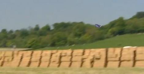 VIDEO! Marea Britanie: A sarit fara parasuta de la peste 700 de metri