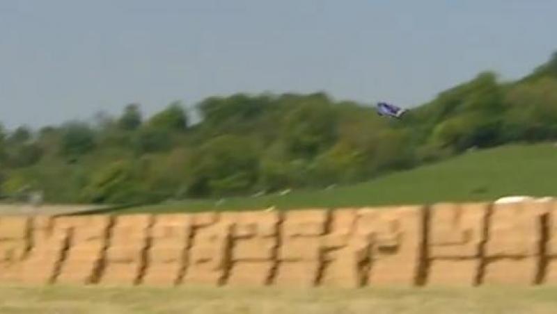 VIDEO! Marea Britanie: A sarit fara parasuta de la peste 700 de metri